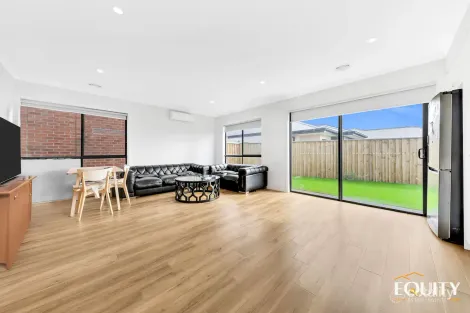 Property photo of 2 Patel Place Rockbank VIC 3335