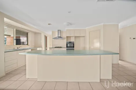 Property photo of 4 Frangipani Place Jerrabomberra NSW 2619