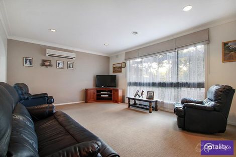 Property photo of 32 Manuka Road Berwick VIC 3806