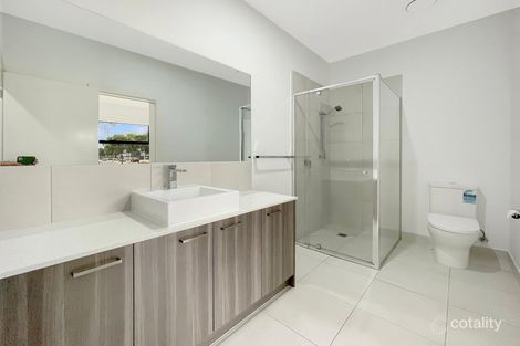 Property photo of 2/12 Northside Drive Wollert VIC 3750