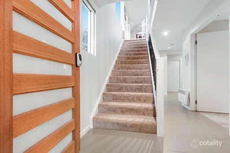 Property photo of 1/1 Nepean Highway Seaford VIC 3198
