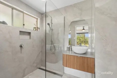 18 Pamela Cl, Green Point, NSW 2251