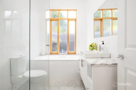 Property photo of 11 Sherwood Road Ivanhoe VIC 3079