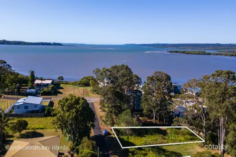 21 Hill St, Russell Island, QLD 4184