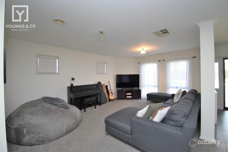 Property photo of 2 Mooredge Place Mooroopna VIC 3629