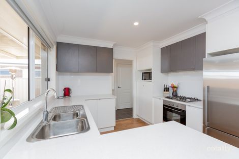 Property photo of 1 St Pauls Place Gobbagombalin NSW 2650