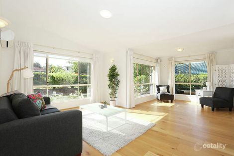 Property photo of 38 Hummingbird Crescent Wishart QLD 4122