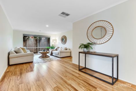 Property photo of 24 Hasluck Crescent Lynbrook VIC 3975