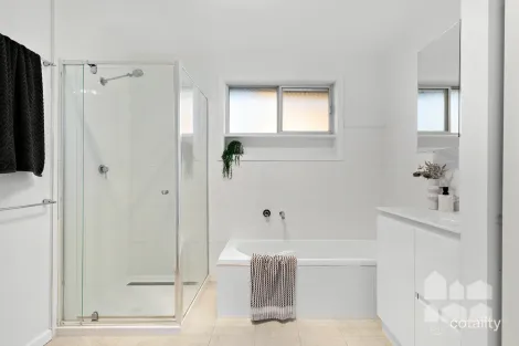 Property photo of 9 Bourke Street Seddon VIC 3011