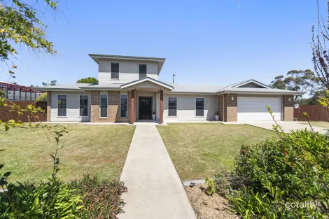 Property photo of 60 Highland Park Road Meringandan West QLD 4352