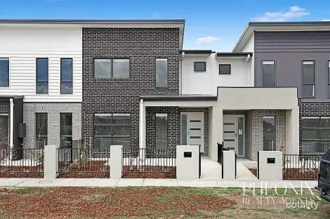 32 Fragrance Tce, Manor Lakes, VIC 3024