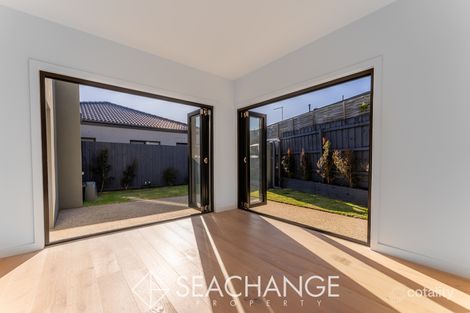 Property photo of 1/1 Portrush Grove Mornington VIC 3931