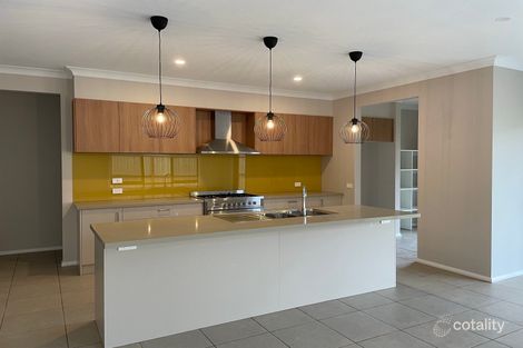 7 Handsome Ave, Clyde North, VIC 3978