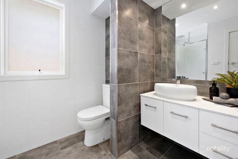 Property photo of 29 Pine Hill Drive Frankston VIC 3199