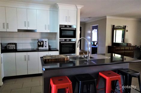 Property photo of 28 Sunset Drive Glenvale QLD 4350