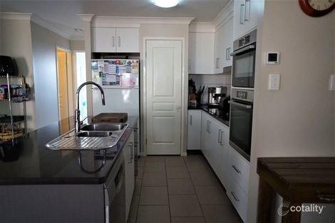 Property photo of 28 Sunset Drive Glenvale QLD 4350