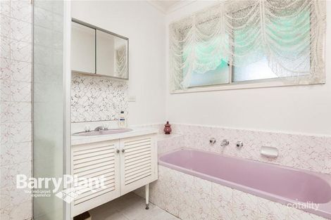 Property photo of 28 Cosier Drive Noble Park VIC 3174