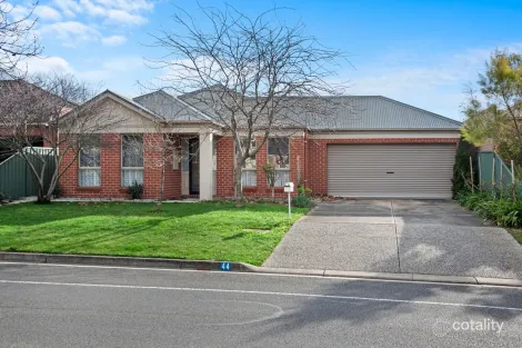 44 Lake Gardens Ave, Lake Gardens, VIC 3355