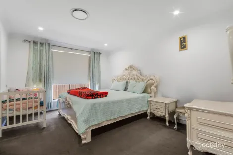 Property photo of 42 Saint Marys Close Doolandella QLD 4077