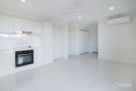 Property photo of 2/98 Jacaranda Drive Yamanto QLD 4305