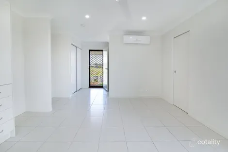 Property photo of 2/98 Jacaranda Drive Yamanto QLD 4305