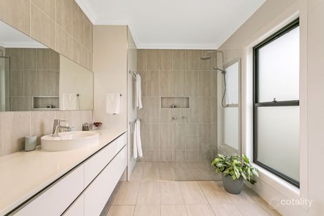 Property photo of 24 Rodeo Drive Hillvue NSW 2340