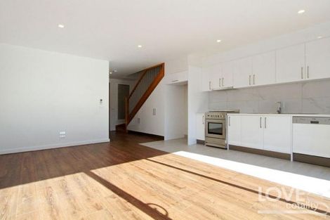 Property photo of 4/14 Croft Crescent Reservoir VIC 3073