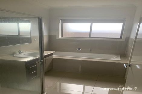 Property photo of 2/79 Abercarn Avenue Craigieburn VIC 3064