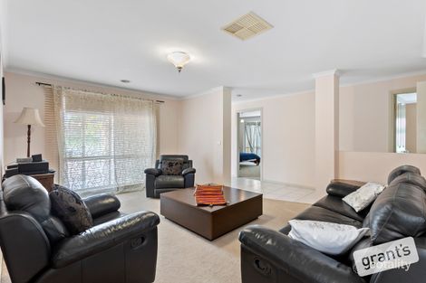 Property photo of 2 Floral Gardens Narre Warren South VIC 3805