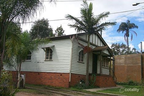 12 Tarn St, Fairfield, QLD 4103