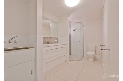 Property photo of 2/282 Cavendish Road Coorparoo QLD 4151
