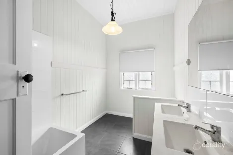 Property photo of 27 Chermside Street Teneriffe QLD 4005