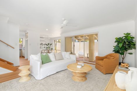 2/11 Boodera Rd, Palm Beach, QLD 4221