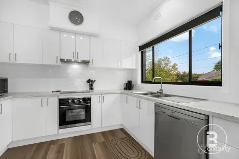 Property photo of 14 Hamlet Street Wendouree VIC 3355