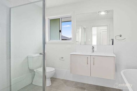 Property photo of 2 Windeyer Street Renwick NSW 2575