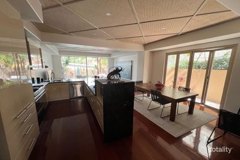 Property photo of 2/42 Cronin Avenue Main Beach QLD 4217