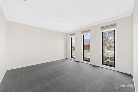 Property photo of 14 Lanthorn Crescent Cranbourne East VIC 3977