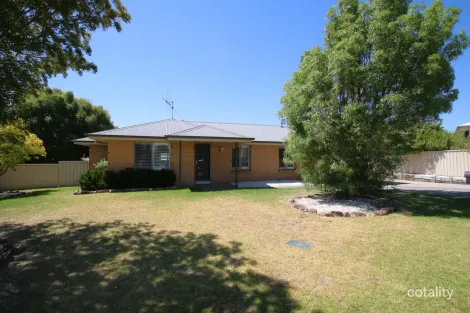 Property photo of 4 Vidler Place Blayney NSW 2799