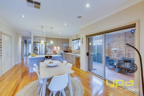 Property photo of 4 Densham Way Craigieburn VIC 3064