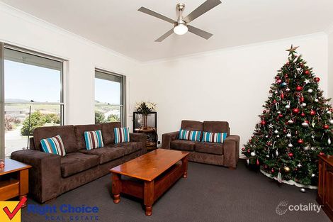 Property photo of 8 Garnett Grove Flinders NSW 2529
