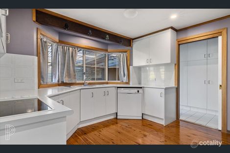 Property photo of 9 Franklin Court Jerrabomberra NSW 2619