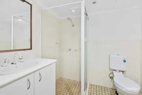 Property photo of 4/22 Second Avenue Broadbeach QLD 4218