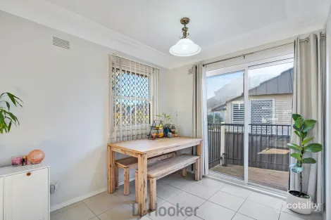 Property photo of 2 Alexander Street Mount Hutton NSW 2290
