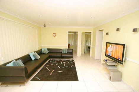 8 Gagoor Cl, Claremont Meadows, NSW 2747