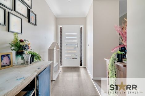 Property photo of 1 Bromley Circuit Thornhill Park VIC 3335