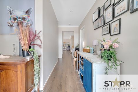 Property photo of 1 Bromley Circuit Thornhill Park VIC 3335
