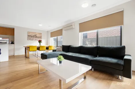 Property photo of 15 Yallaroo Chase Werribee VIC 3030