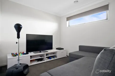 Property photo of 15 Yallaroo Chase Werribee VIC 3030