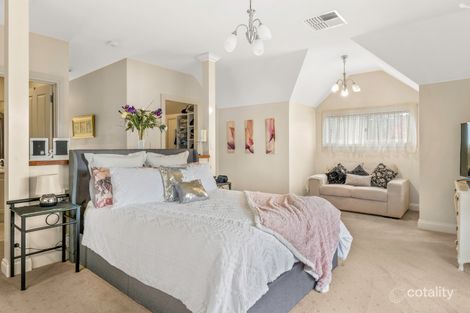 Property photo of 32 Cambridge Drive Berwick VIC 3806