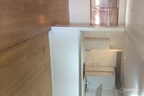 2/208 Olsen Ave, Arundel, QLD 4214